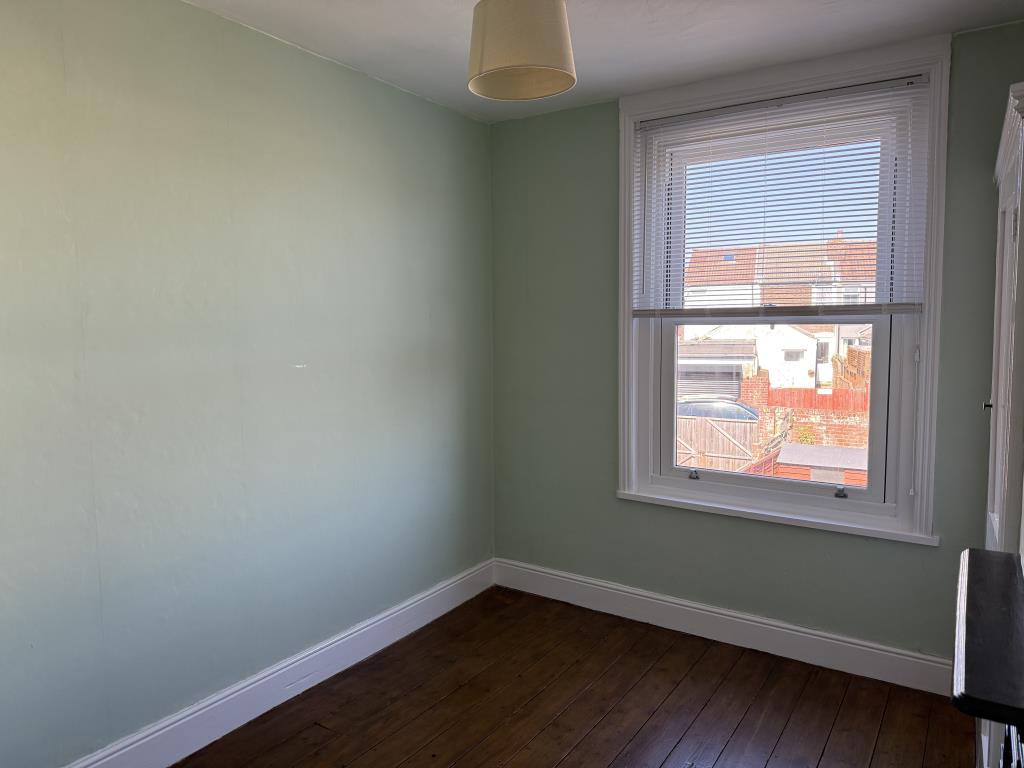 Lot: 123 - TERRACED HOUSE READY FOR OCCUPATION OR INVESTMENT - Bedroom at rear of property